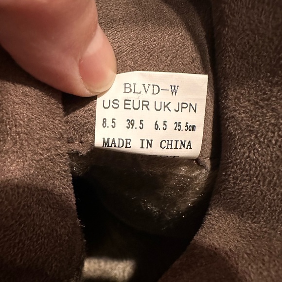 Brown boots - Picture 5 of 8